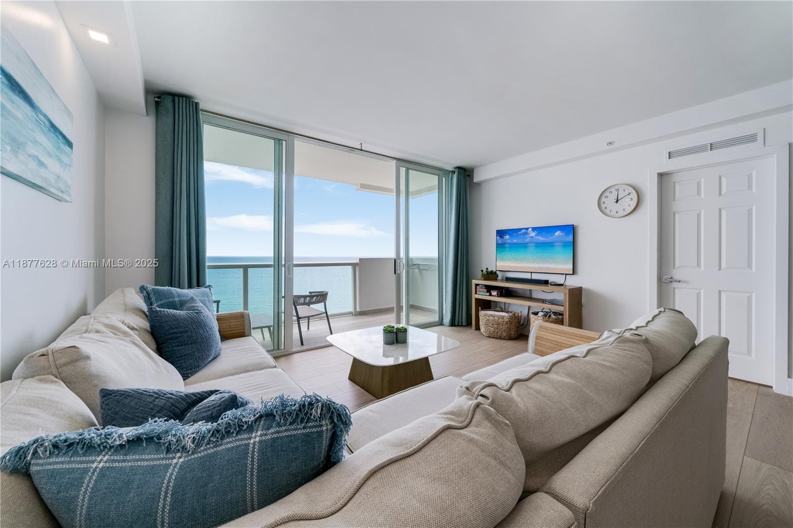 A11877628 — Miami Beach — 2