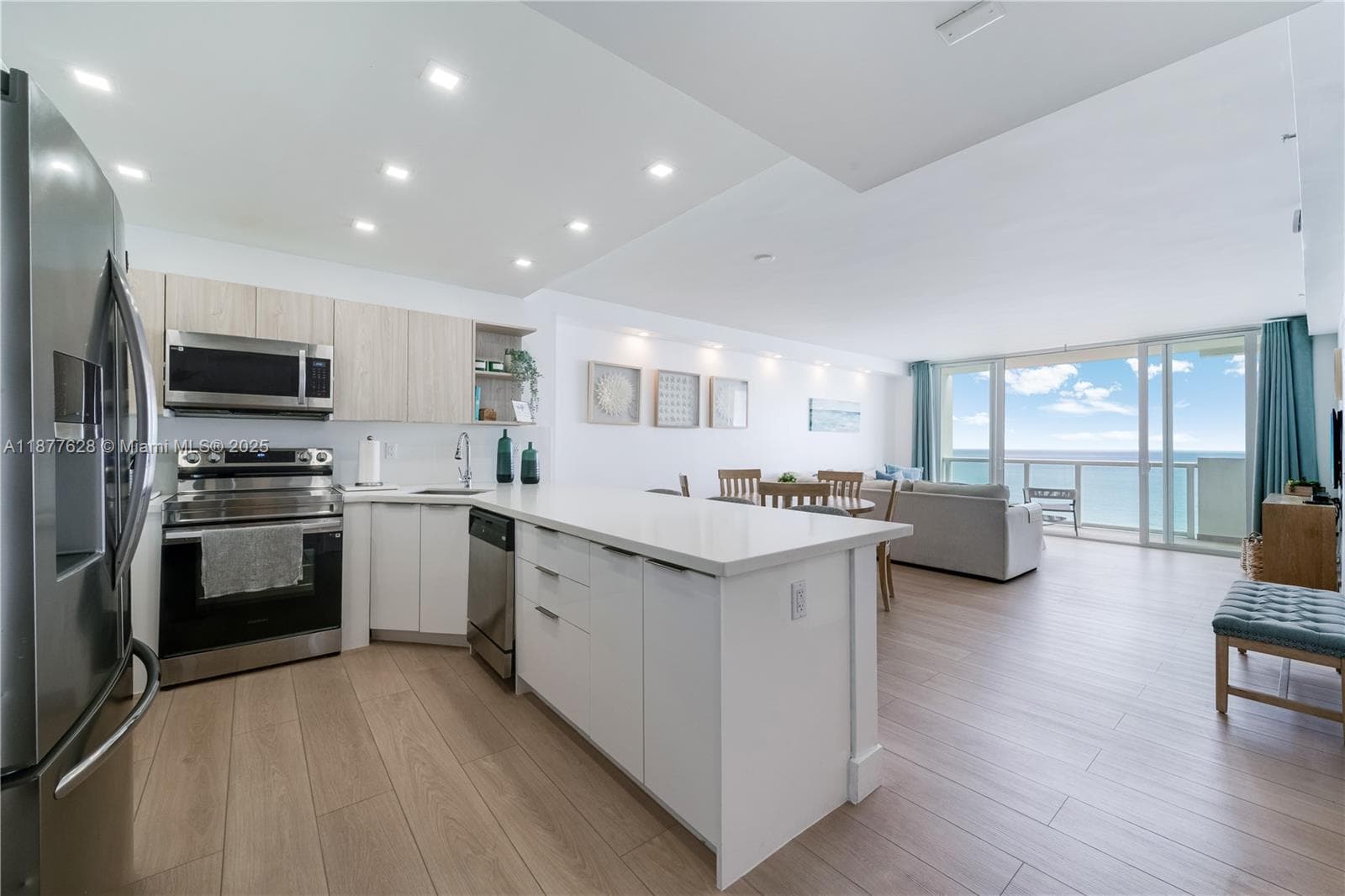 A11877628 — Miami Beach — 12