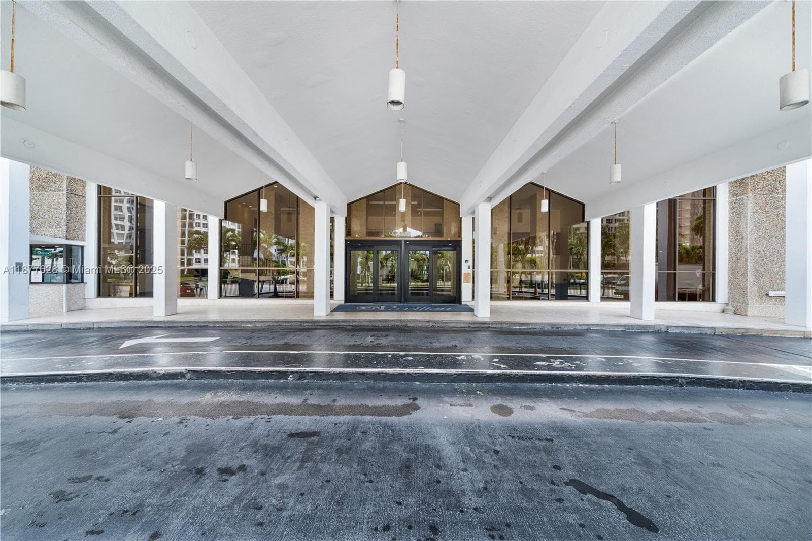 A11877628 — Miami Beach — 26