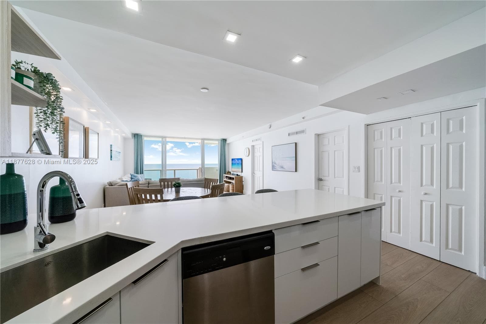 A11877628 — Miami Beach — 7