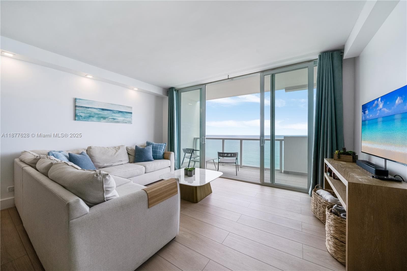 A11877628 — Miami Beach — 3