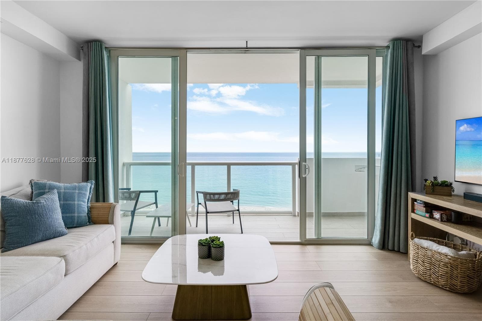 A11877628 — Miami Beach