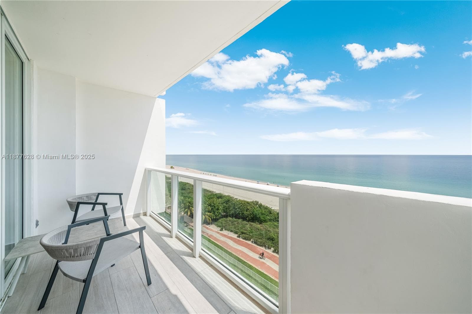 A11877628 — Miami Beach — 15