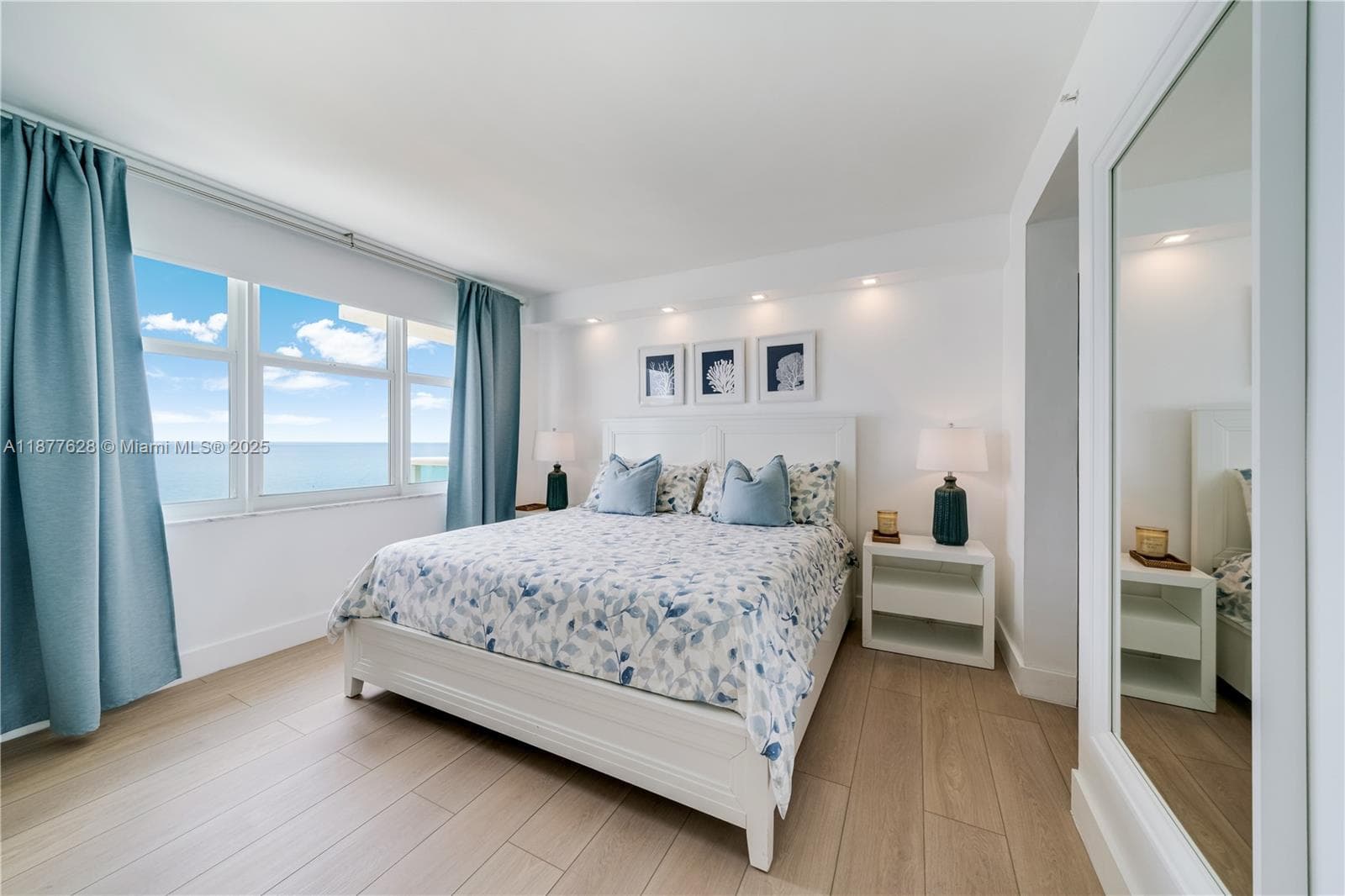 A11877628 — Miami Beach — 19