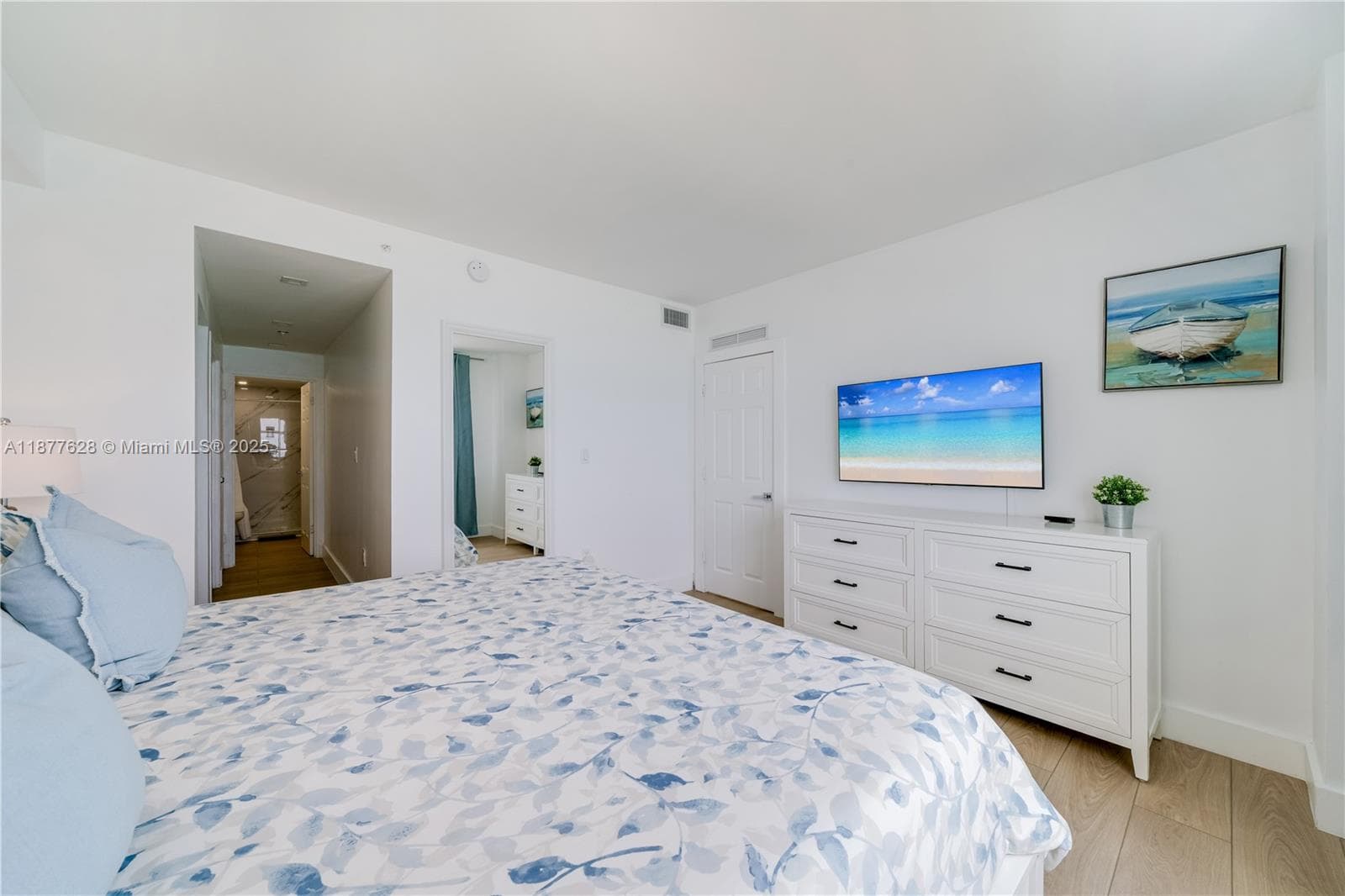 A11877628 — Miami Beach — 21
