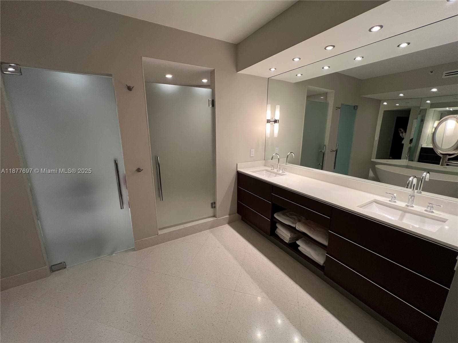 A11877697 — Miami Beach — 6