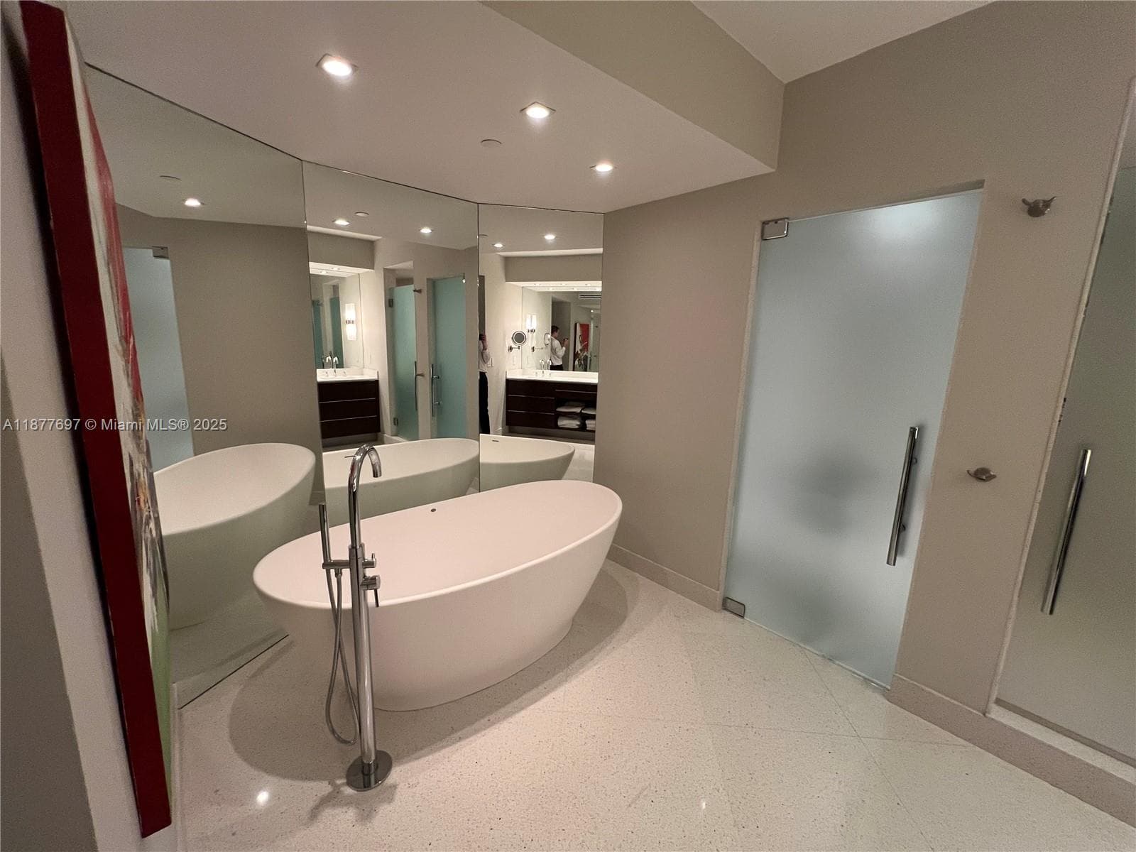 A11877697 — Miami Beach — 7