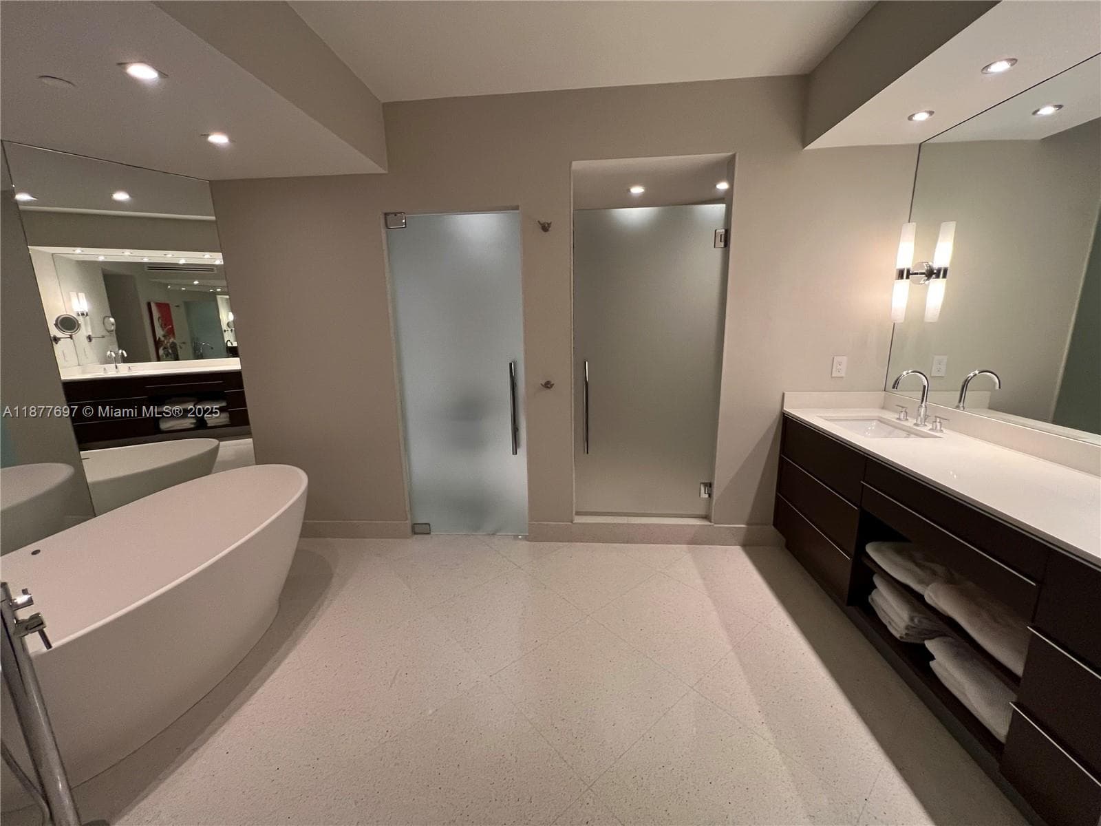 A11877697 — Miami Beach — 5