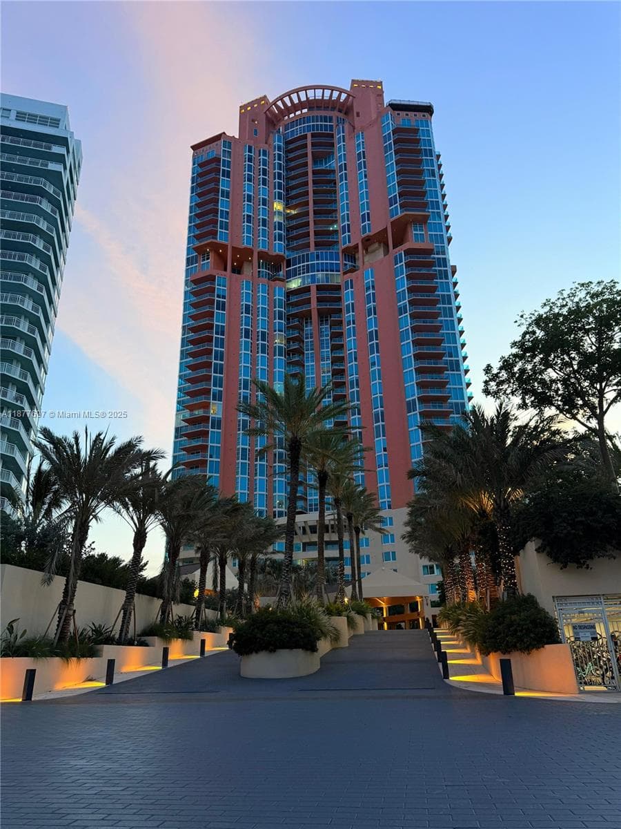 A11877697 — Miami Beach — 64