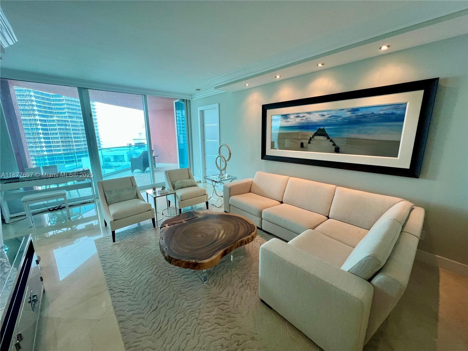 A11877697 — Miami Beach — 4