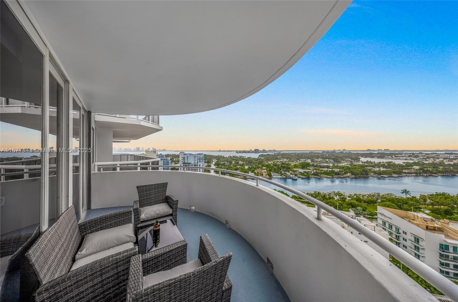 A11877843 — Miami Beach — 27