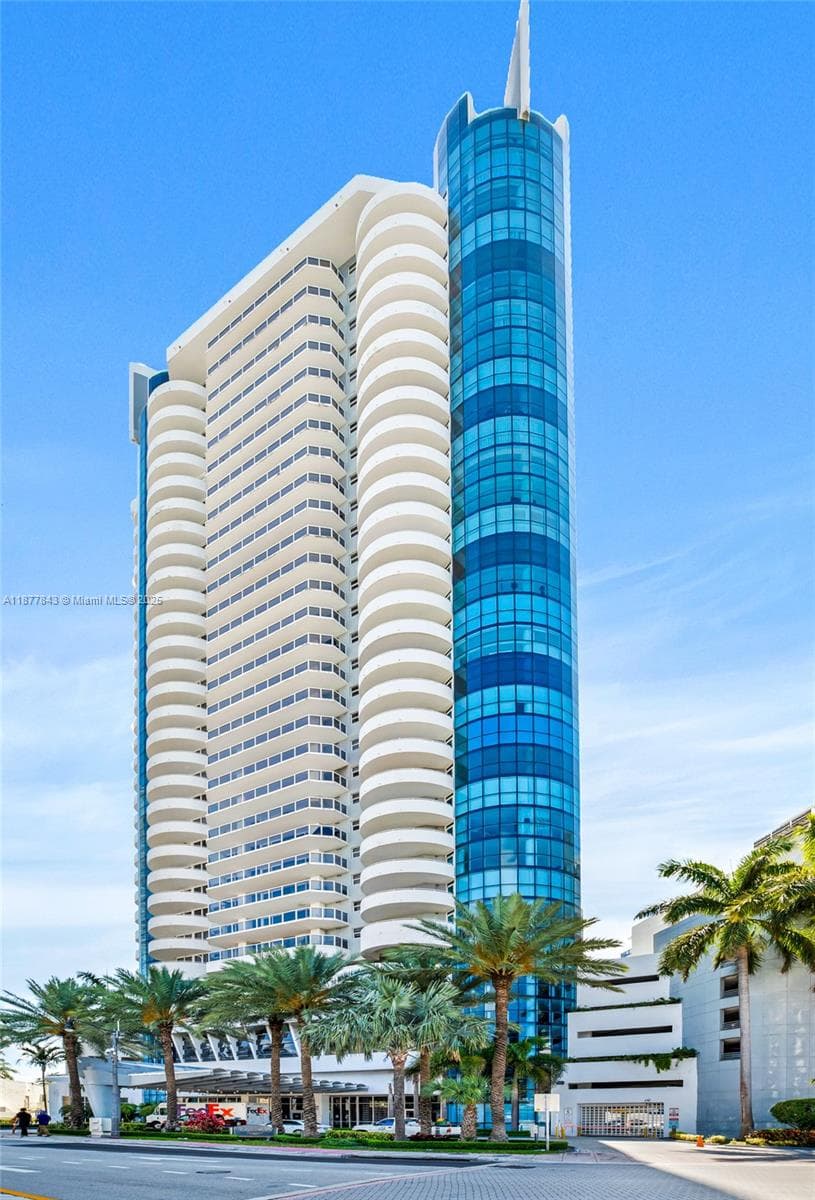 A11877843 — Miami Beach — 42
