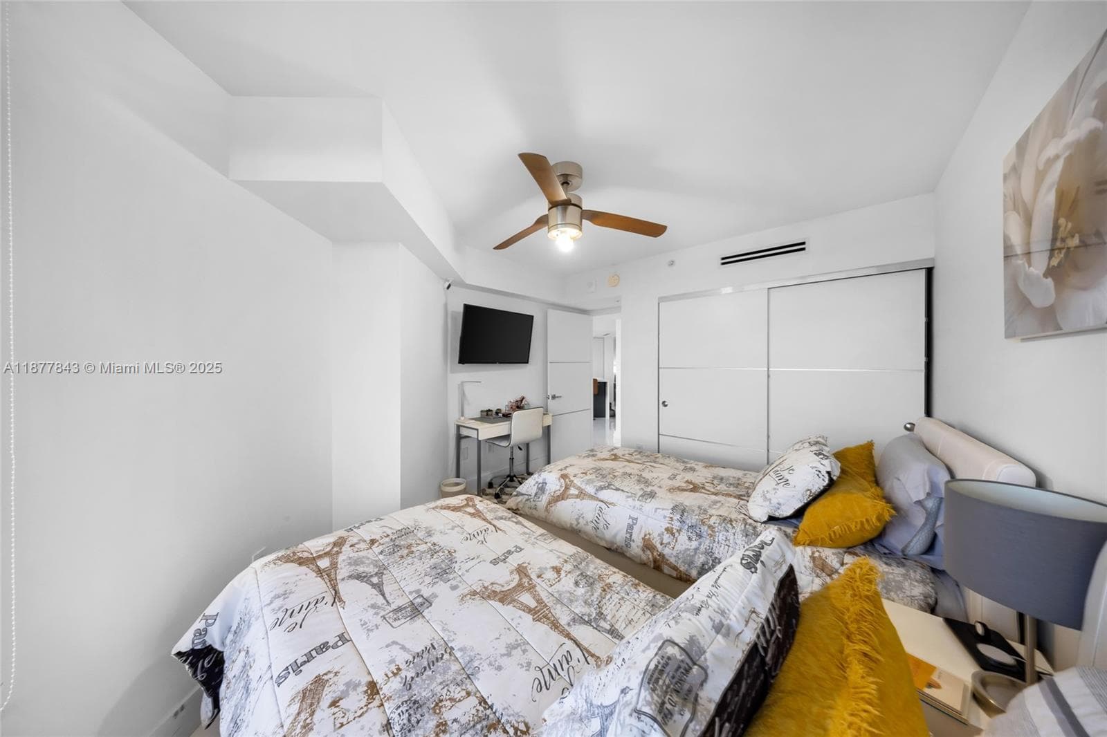 A11877843 — Miami Beach — 22