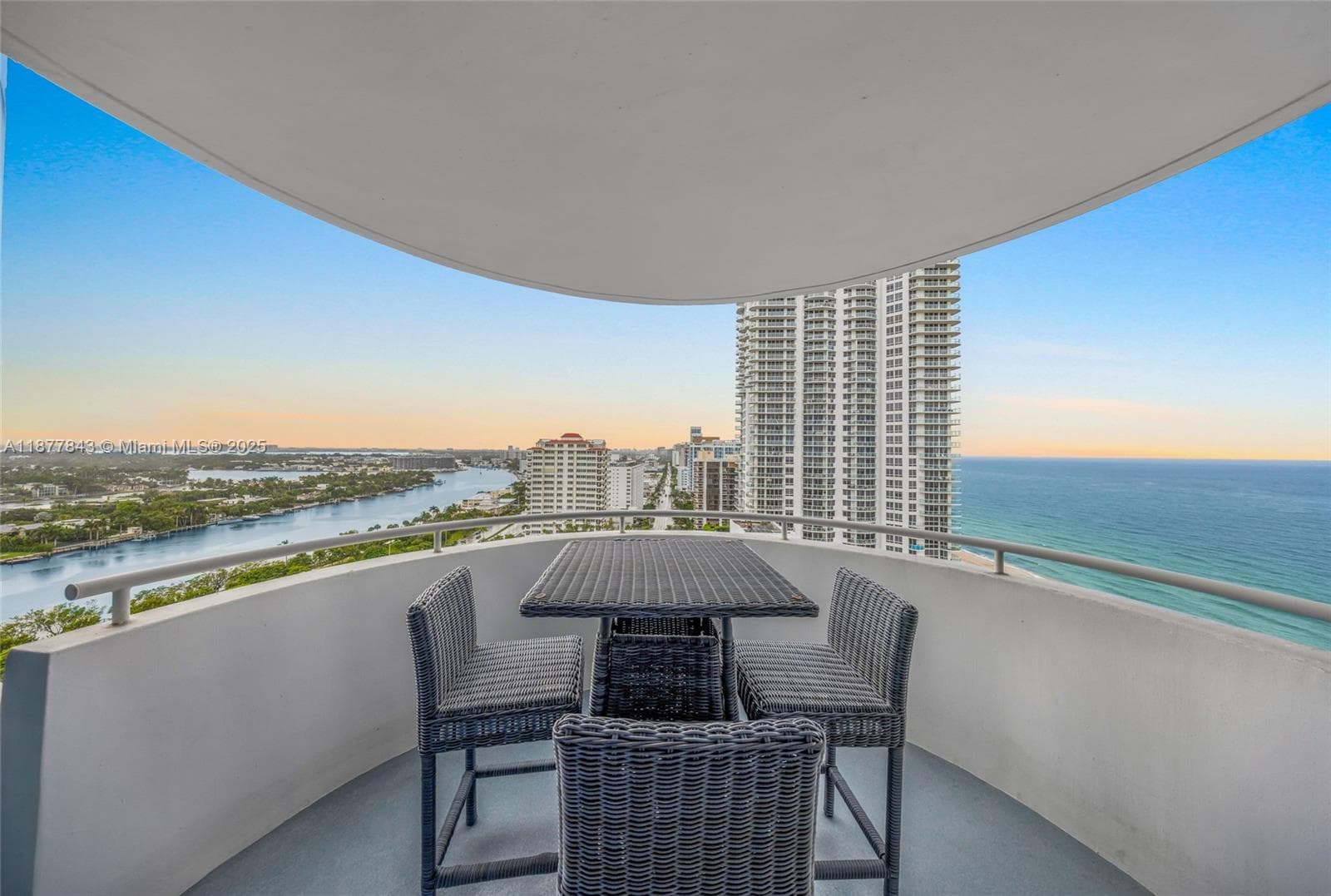 A11877843 — Miami Beach — 28
