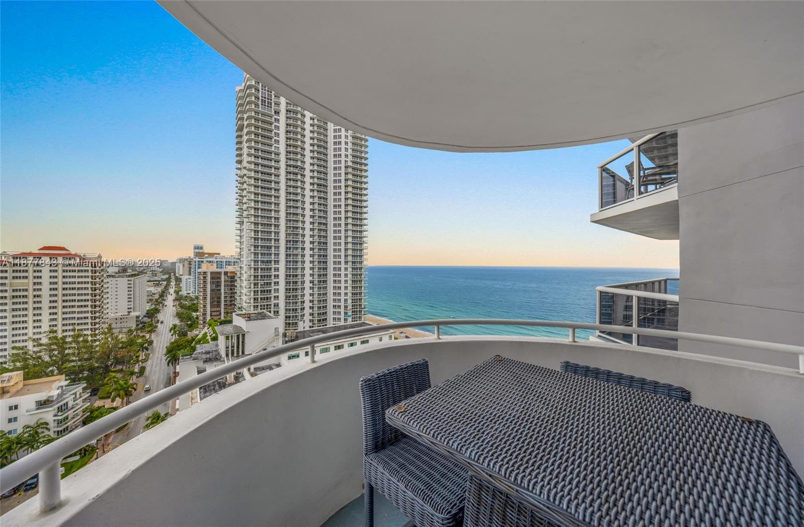 A11877843 — Miami Beach — 30