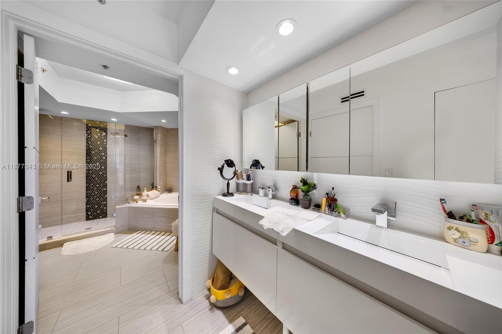 A11877843 — Miami Beach — 18