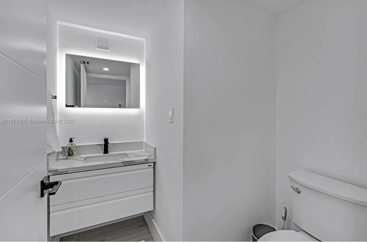 A11877996 — Miami Beach — 28