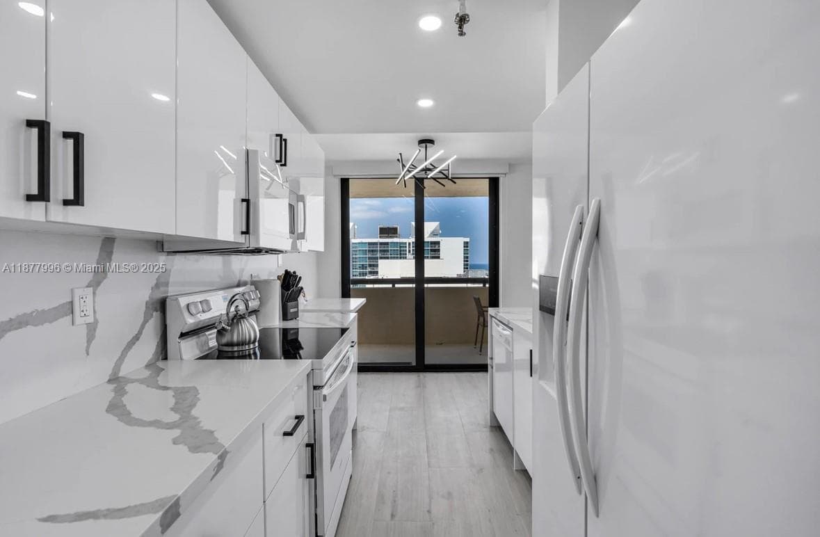 A11877996 — Miami Beach — 20