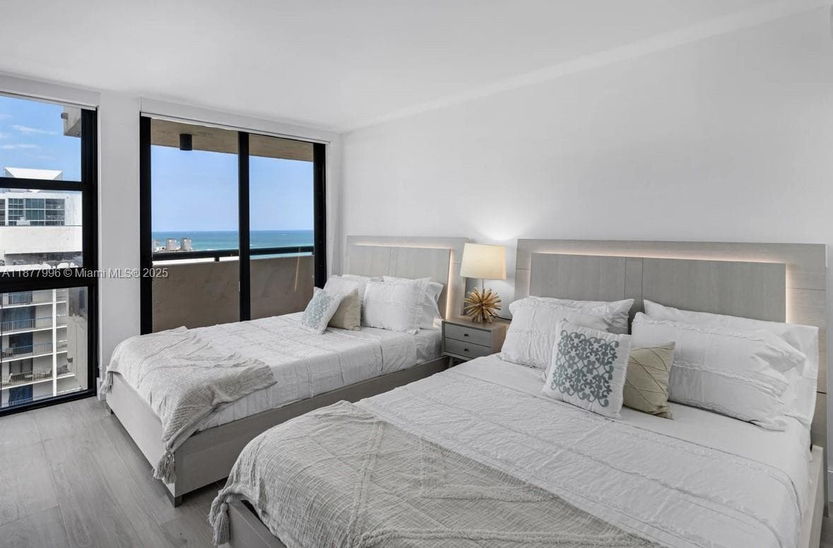A11877996 — Miami Beach — 24