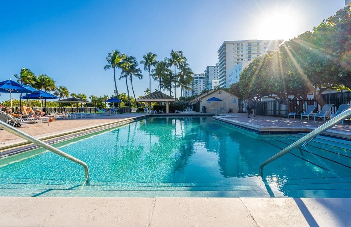 A11877996 — Miami Beach — 34