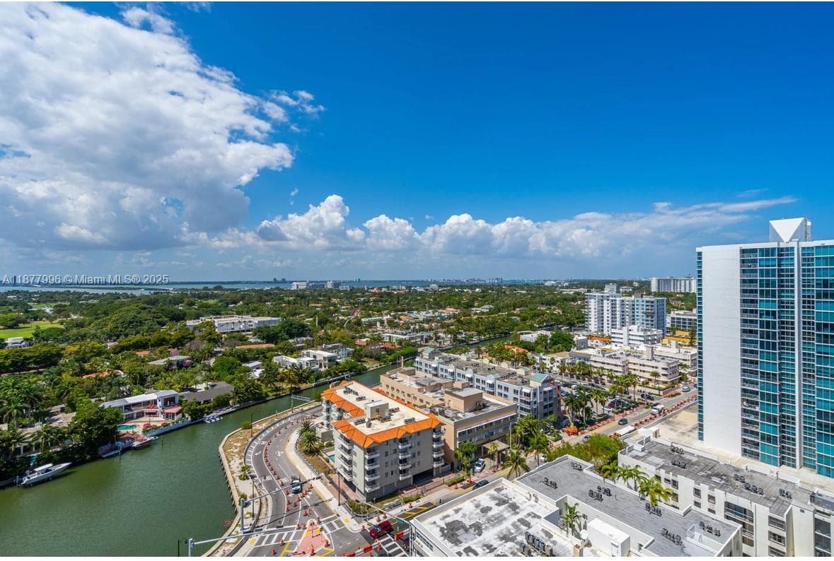 A11877996 — Miami Beach — 33