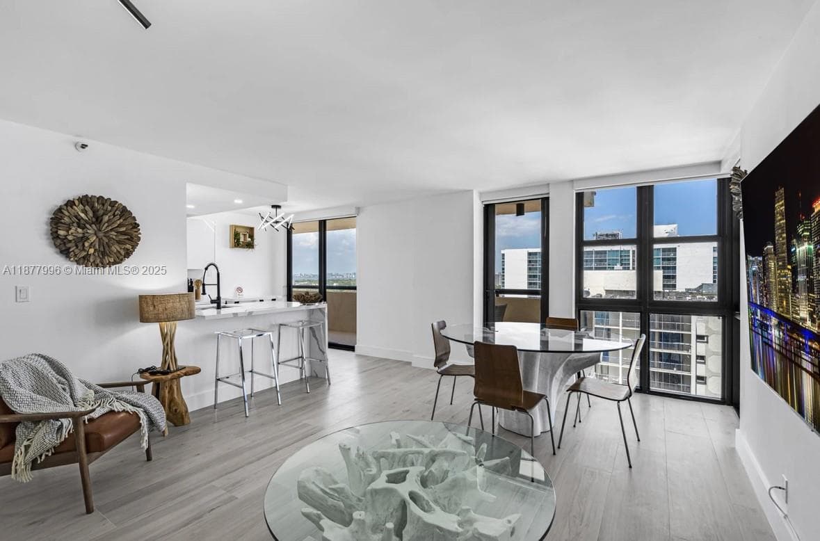 A11877996 — Miami Beach — 15