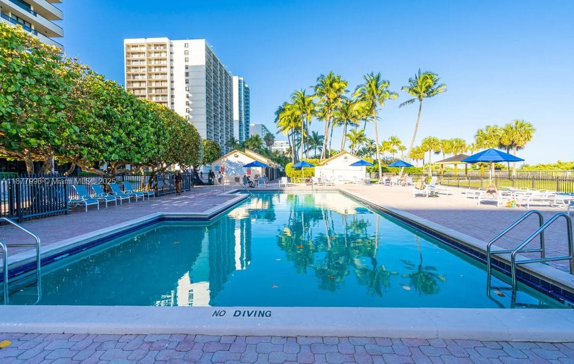 A11877996 — Miami Beach — 35
