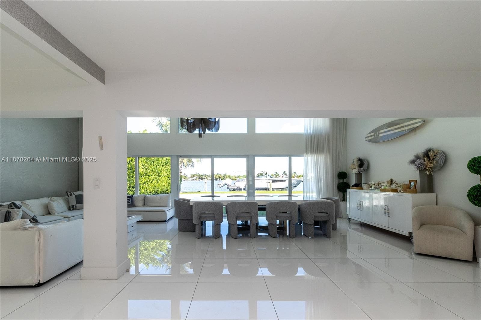 A11878264 — Miami Beach