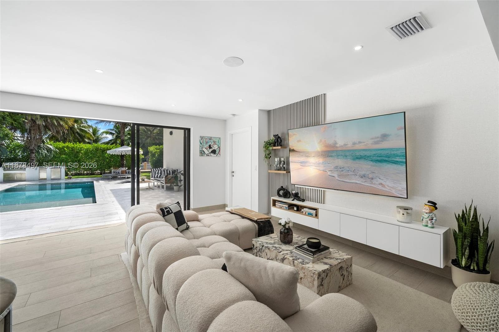 A11878497 — Miami Beach — 12