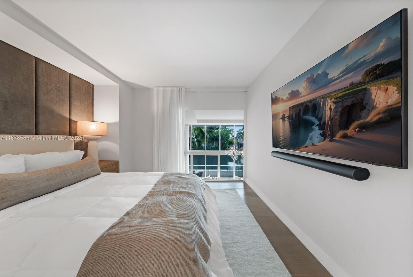 A11878586 — Miami Beach — 27
