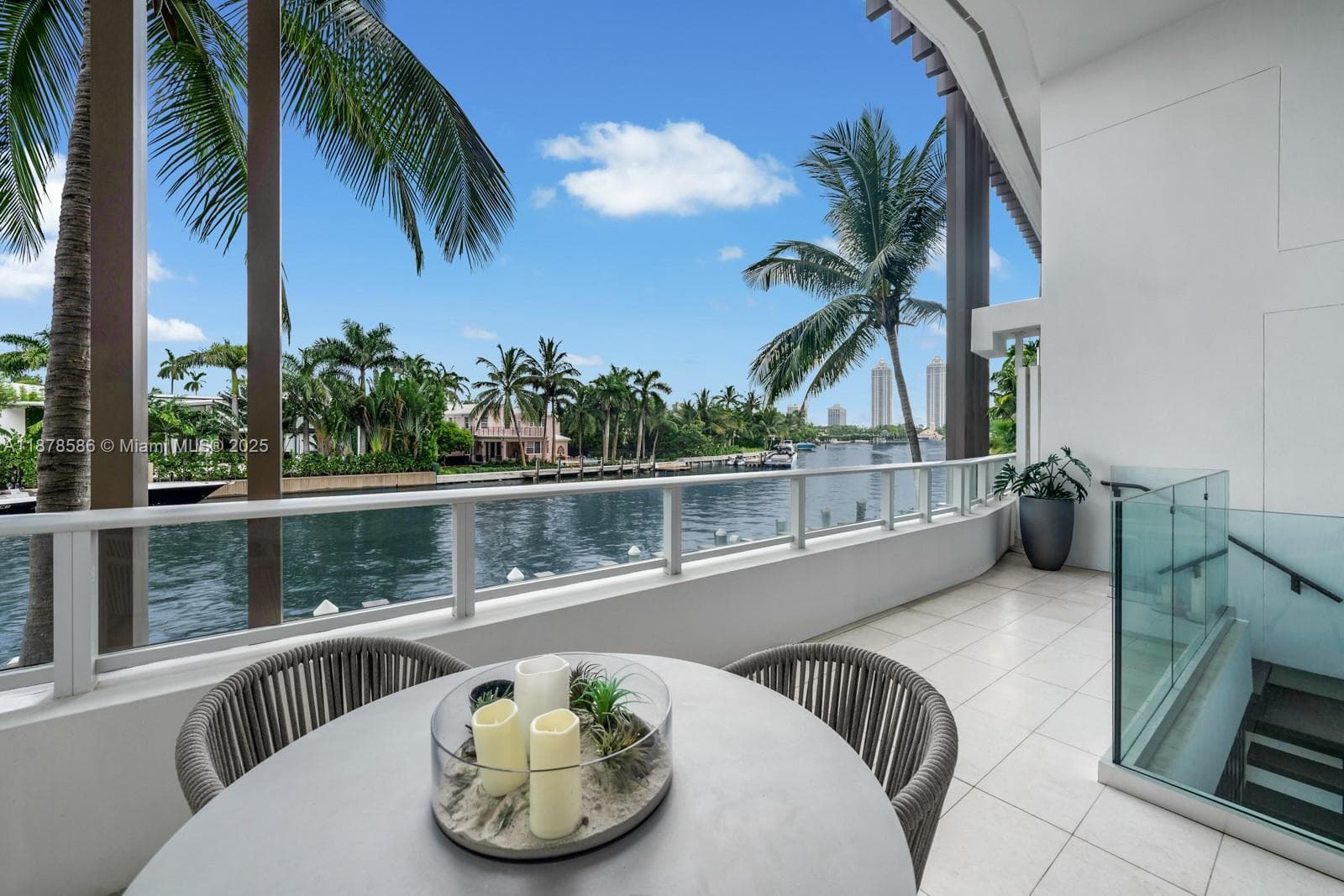 A11878586 — Miami Beach — 6