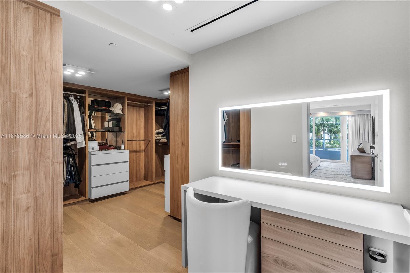 A11878586 — Miami Beach — 22
