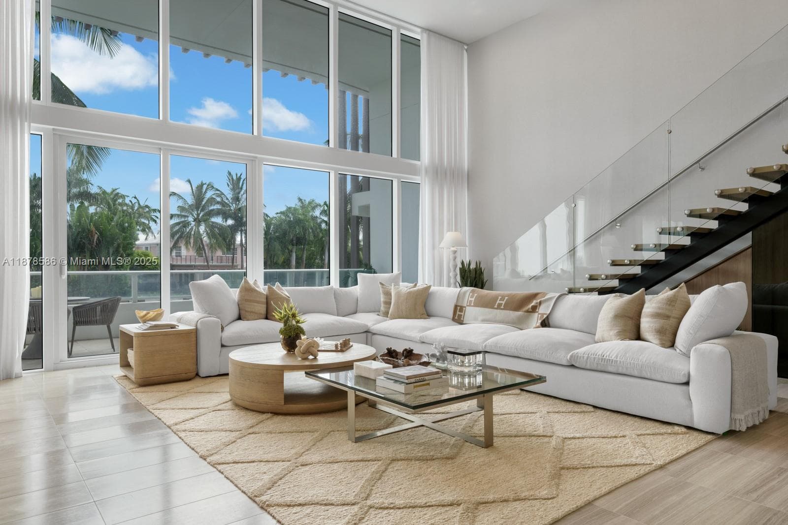 A11878586 — Miami Beach — 3