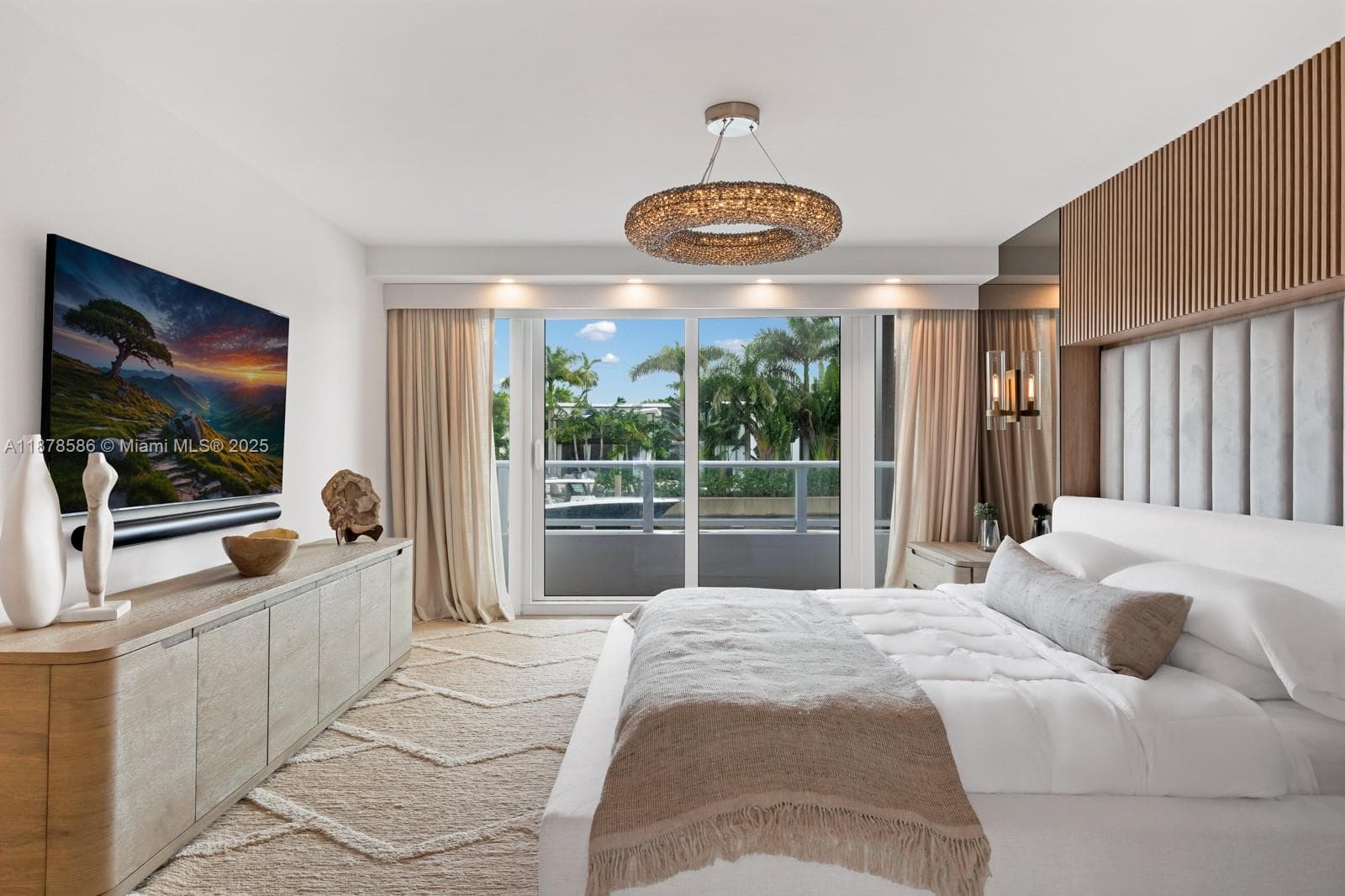 A11878586 — Miami Beach — 20