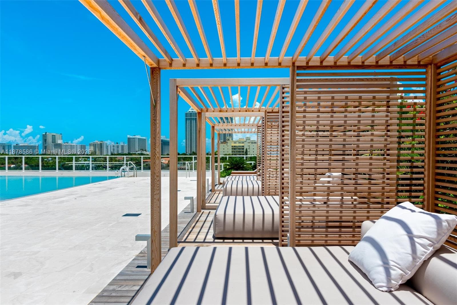 A11878586 — Miami Beach — 37