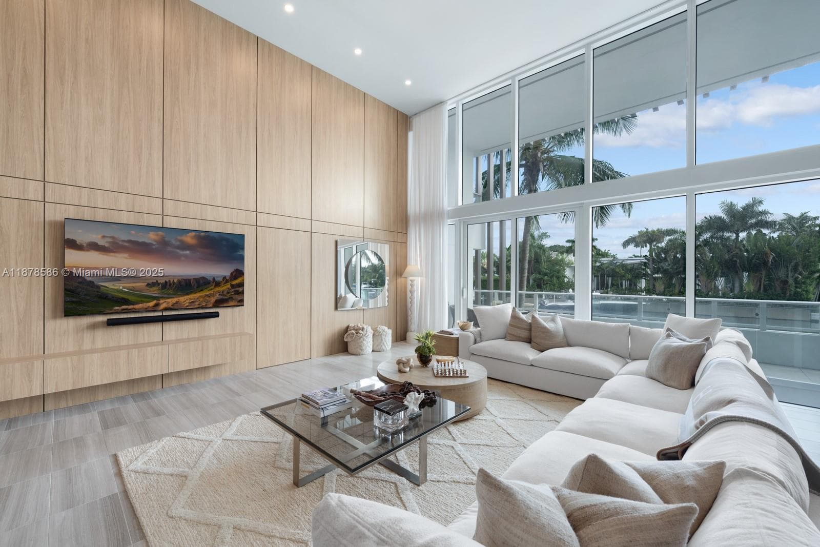 A11878586 — Miami Beach — 15