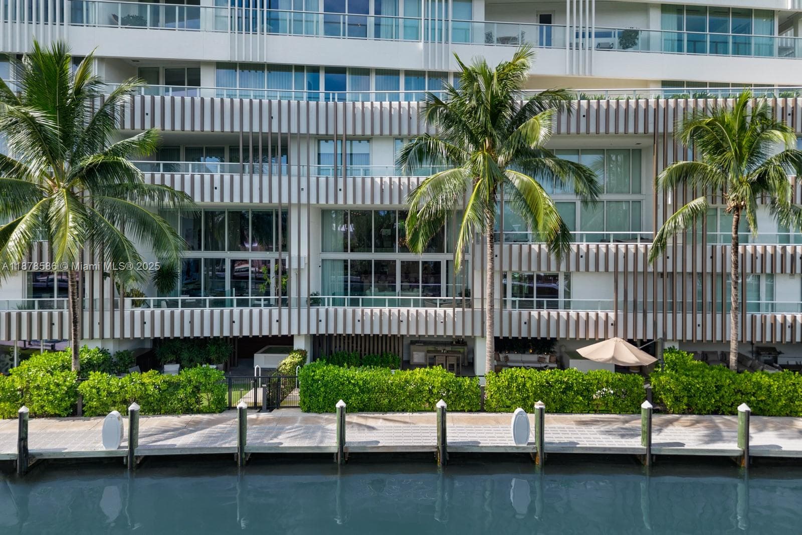 A11878586 — Miami Beach — 31