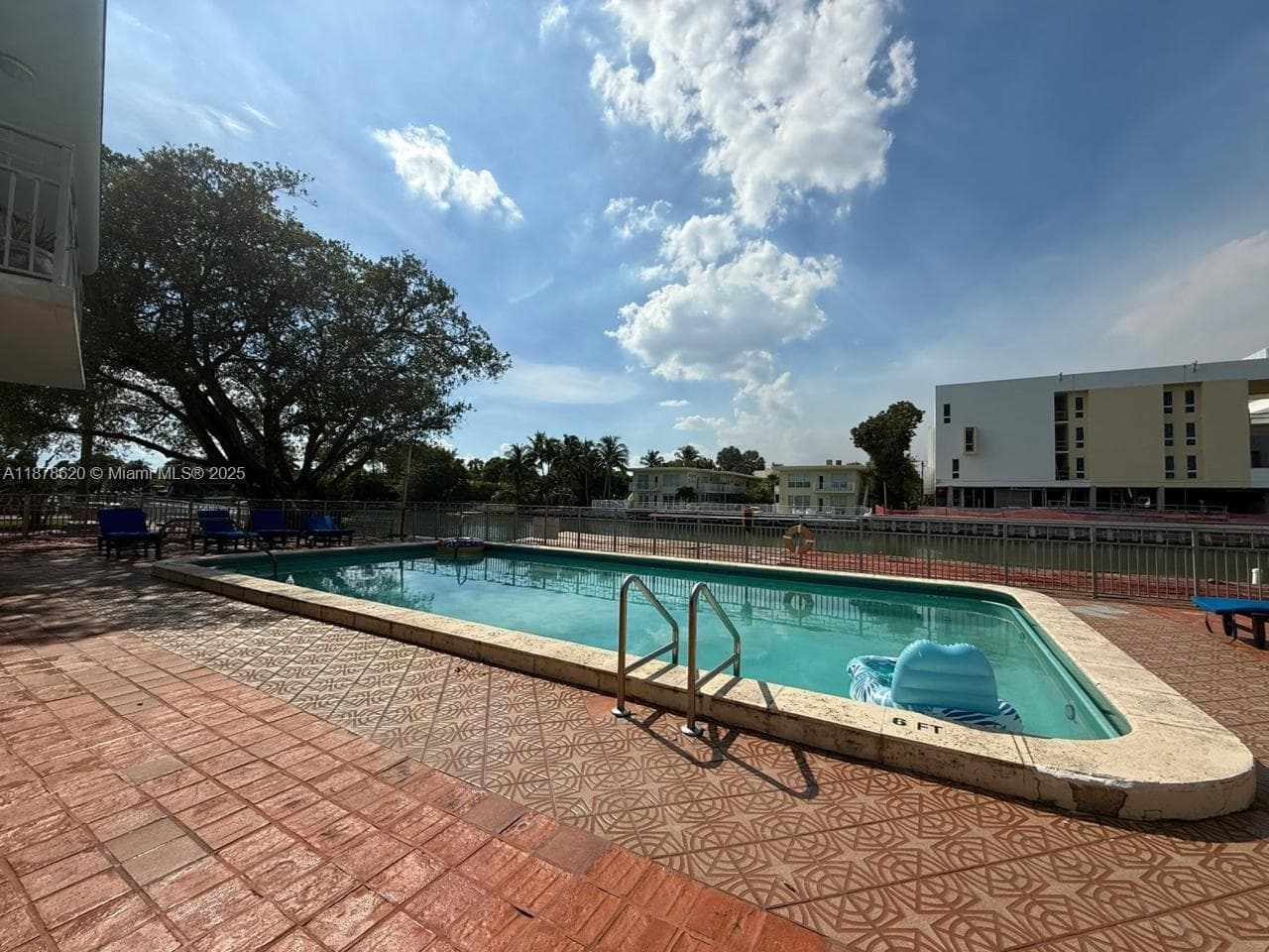 A11878620 — Miami Beach — 72