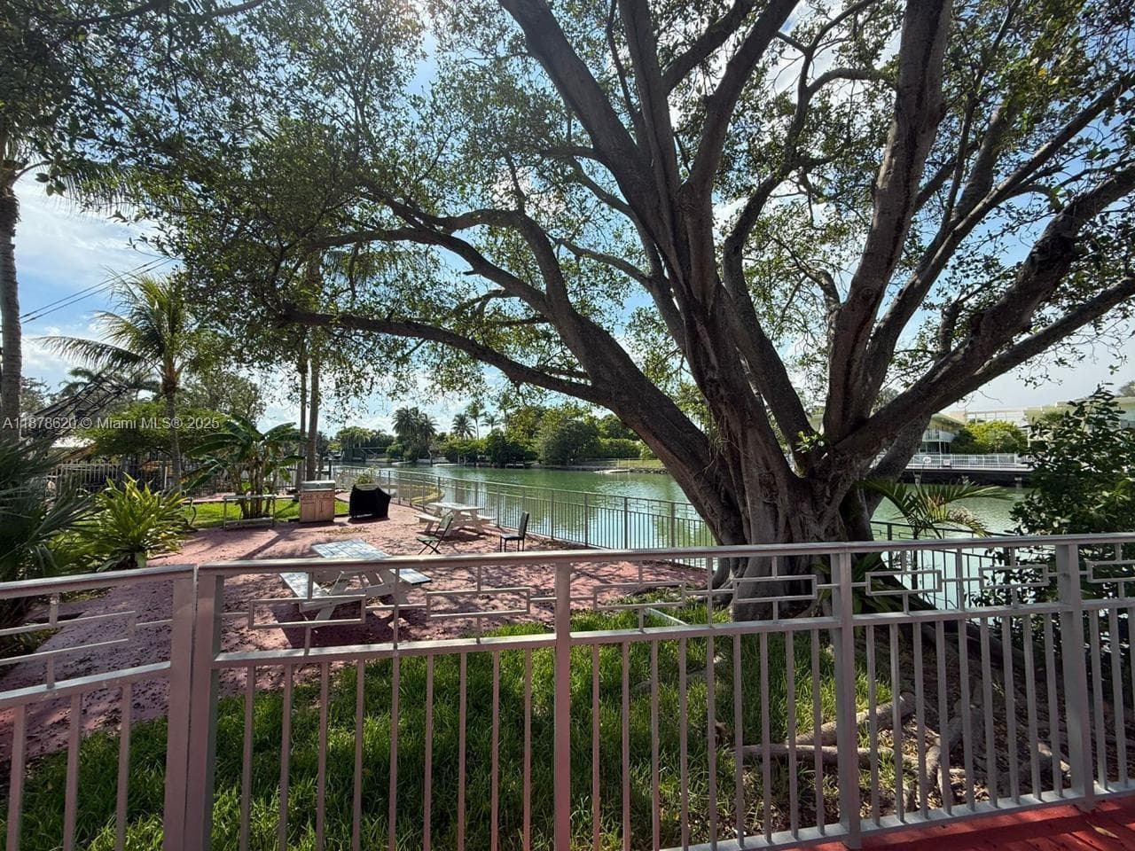 A11878620 — Miami Beach — 76
