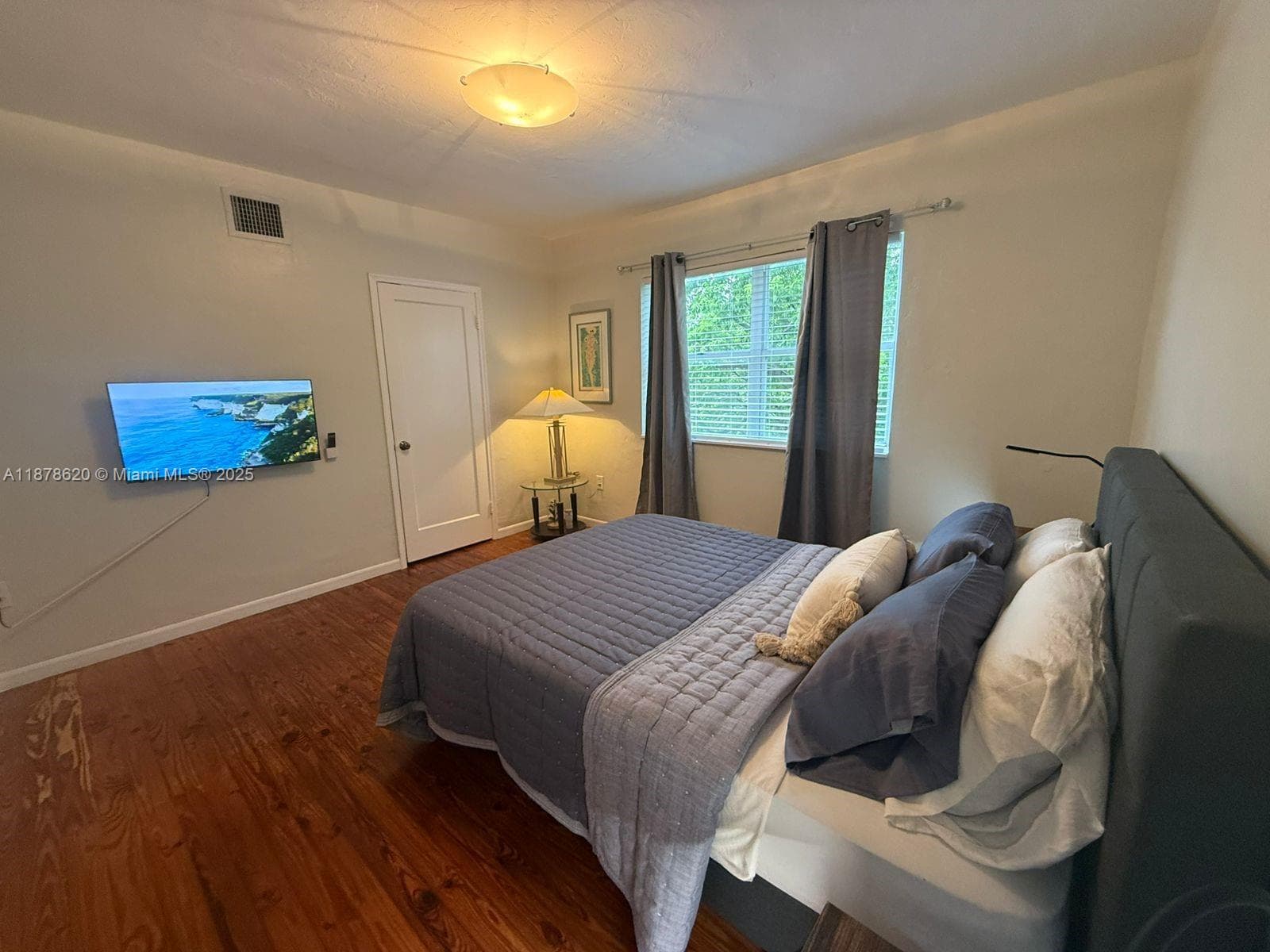 A11878620 — Miami Beach — 56