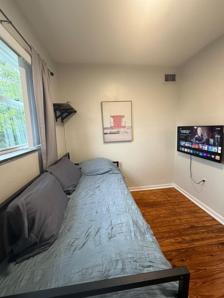 A11878620 — Miami Beach — 43