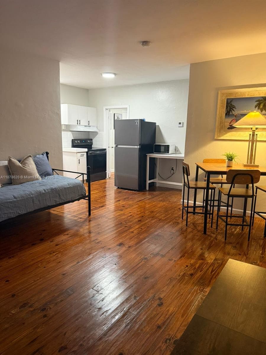 A11878620 — Miami Beach