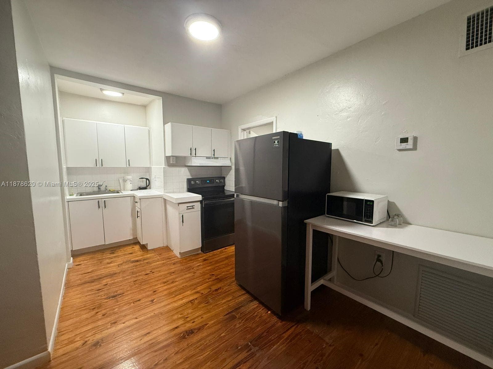 A11878620 — Miami Beach — 28