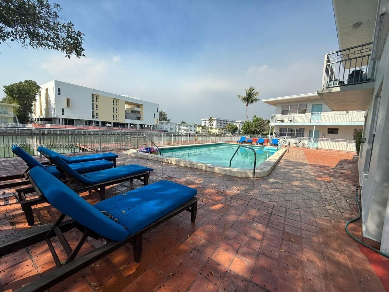 A11878620 — Miami Beach — 75