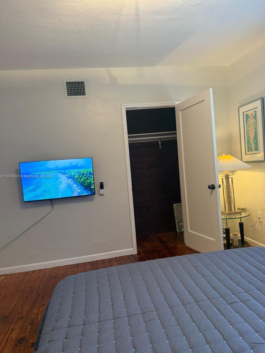 A11878620 — Miami Beach — 65