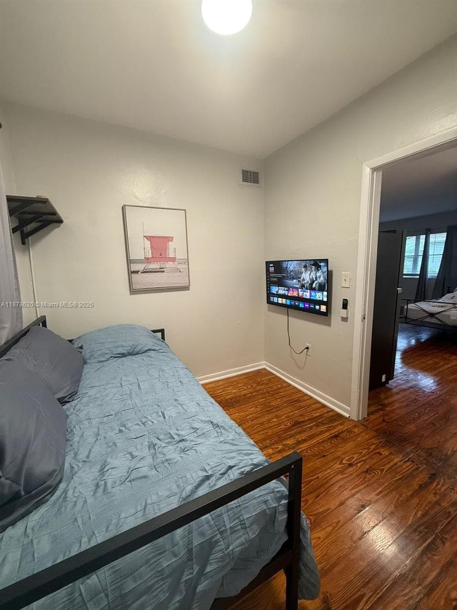 A11878620 — Miami Beach — 33