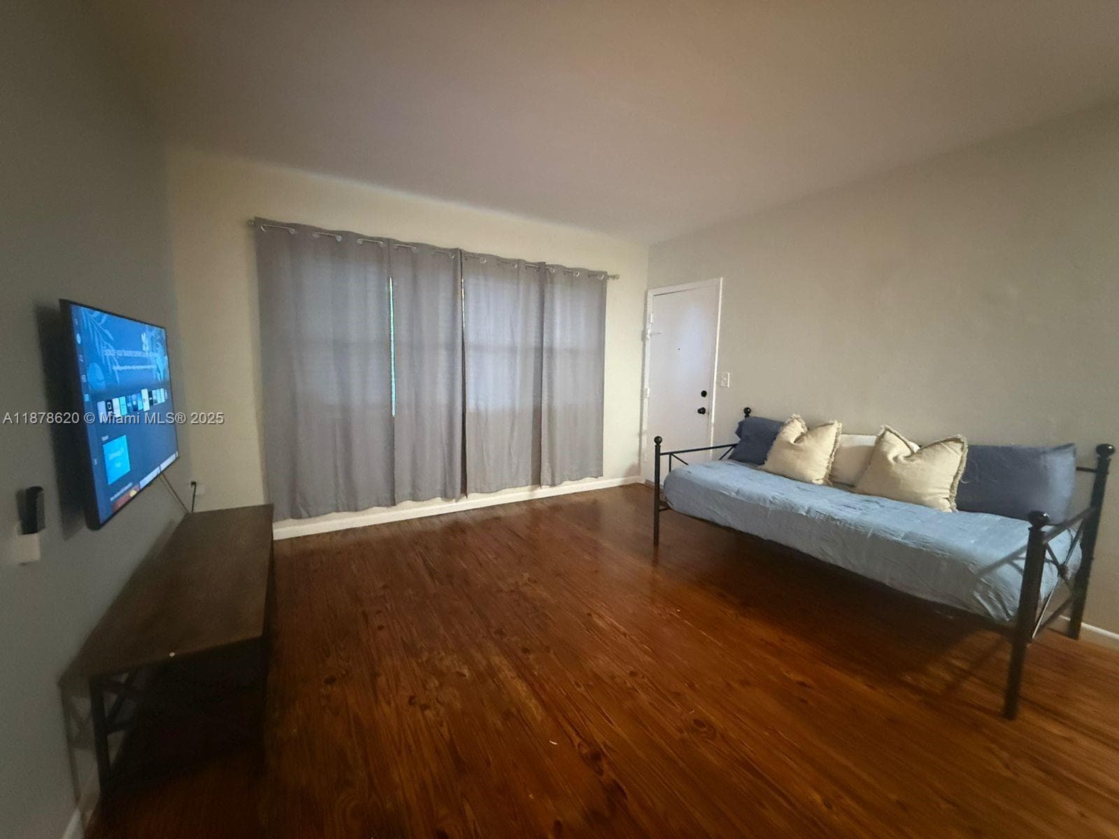 A11878620 — Miami Beach — 19