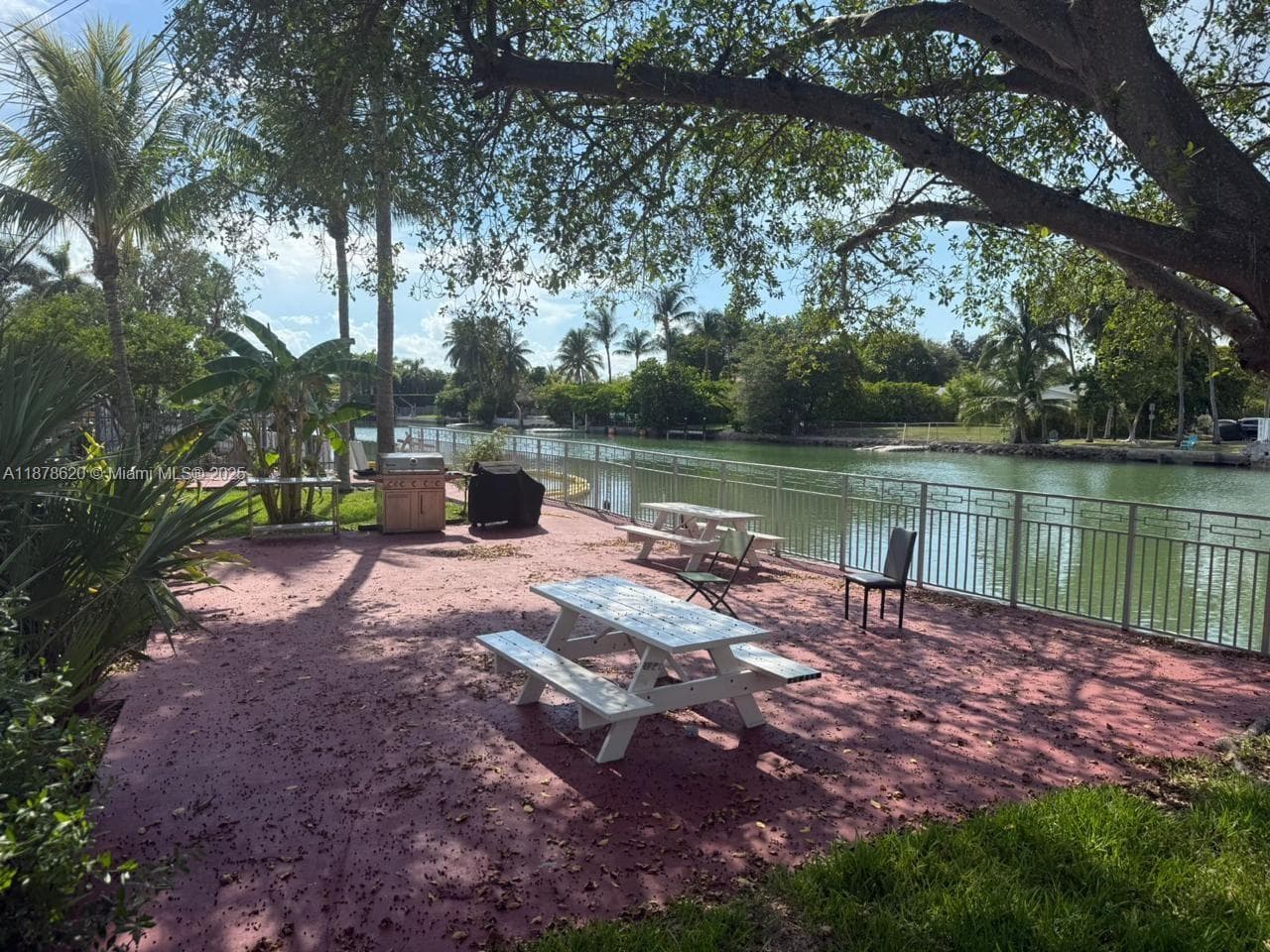 A11878620 — Miami Beach — 70