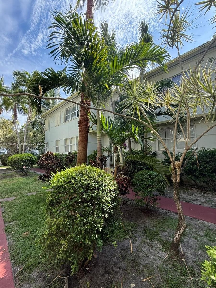 A11878620 — Miami Beach — 78