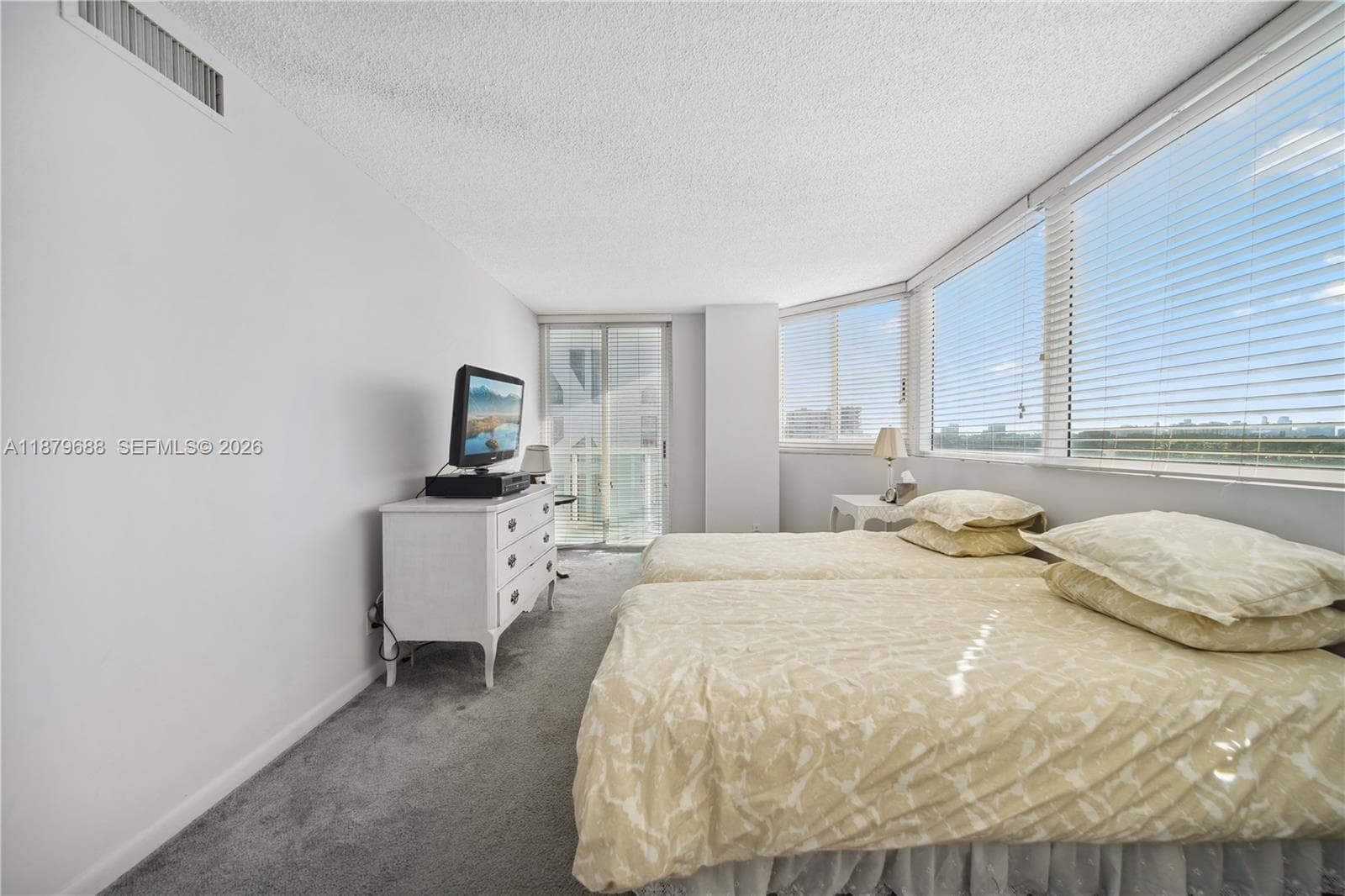 A11879688 — Miami Beach — 13